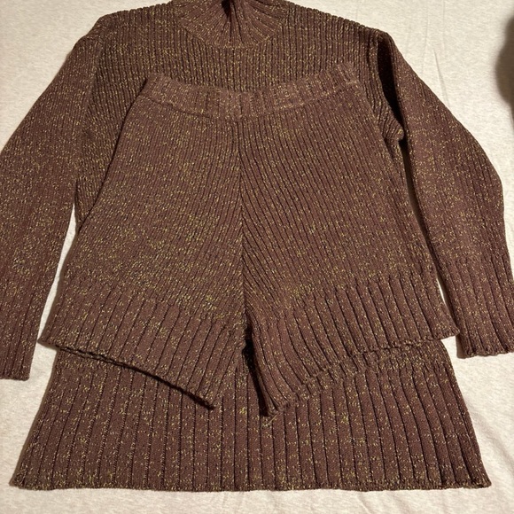 Free people beach sweater mock neck shorts set $168.00  Sweater and Shorts Set - Picture 4 of 4